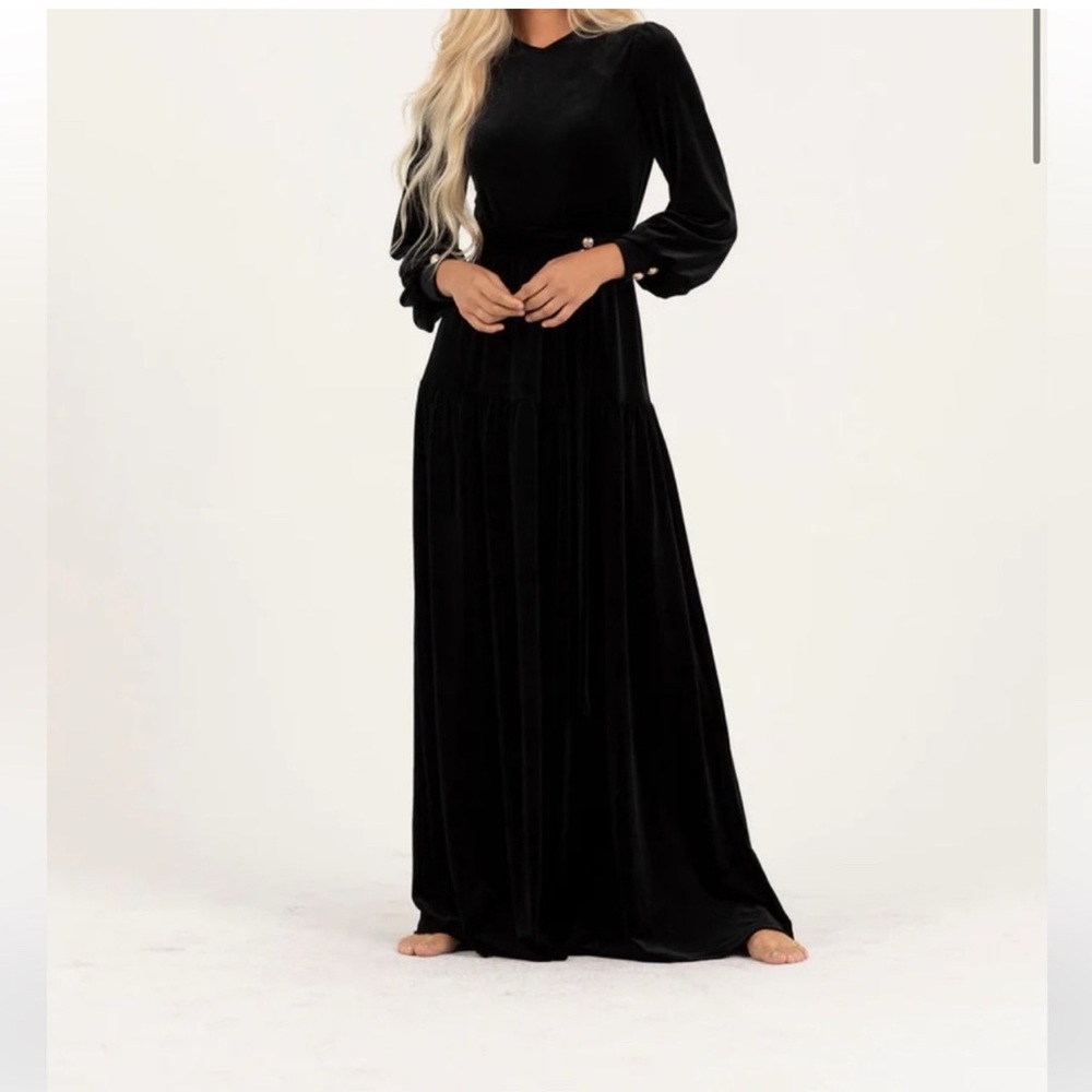 Aleeza Paris Mali Velvet maxi dress BLACK 
Sz L